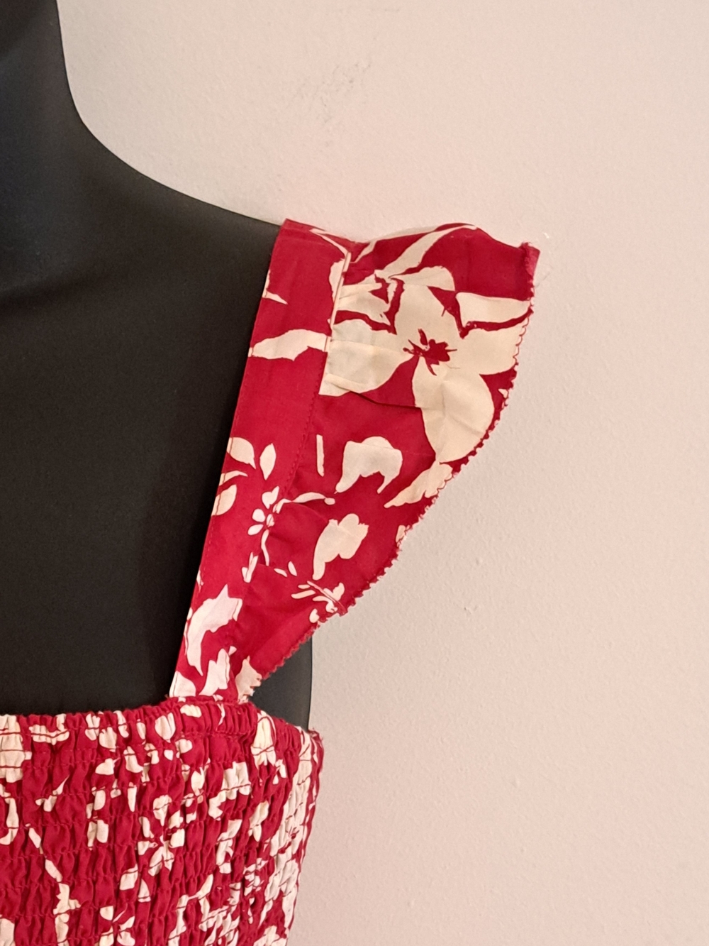 Old Navy Red Floral Square Neck Smocked Elasticized Ruffle Strap Tank Misses L - Picture 6 of 8